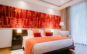 Waters Edge Hotel